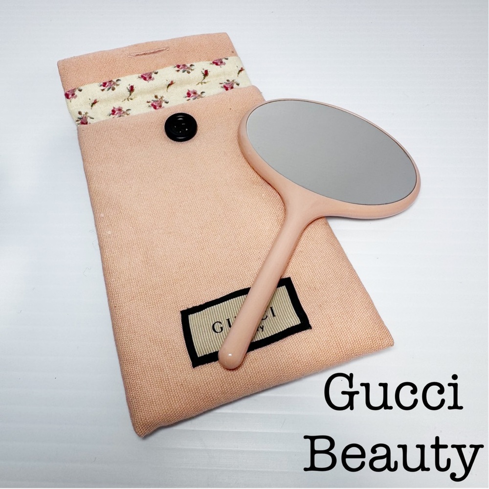 Gucci Beauty Small Pink Mirror With Floral Pink Pouch